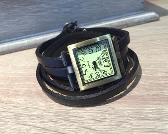 Ladies bracelet watch in fine black leather, dial shape square bronze tone