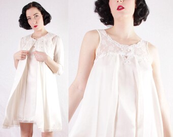 60s Two-Piece Ivory and Lace nightgown set baby doll nightie robe innocent virginal wedding silky soft smooth sissy pjs pinup girl Small