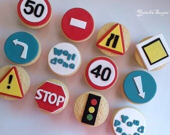 Toppers de galletas fondant comestible Magdalena conducir test examen conducir calle señales escuela decoraciones de pastillaje de la fiesta de cumpleaños de transporte