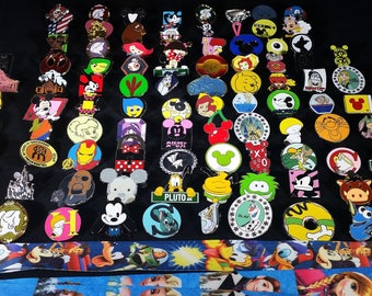 50 Disney Pins (FREE SHIPPING)