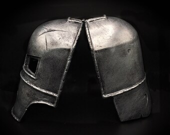 Iron man helmet Mark1 Life-size scale by fully detail and paint to look like real steel by add some battle damage for collectable or cosplay