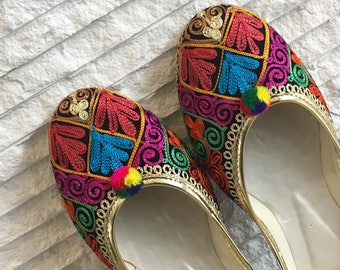 Indian shoes; Leather; Leather sandals; Jutti; Punjabi jutti