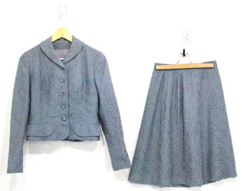 Vintage Clothing • Two -Piece Set • 1940’s Skirt/ Blazer Suit • Cloudy Blue Colour with Paisley Pattern • A Kipness Original