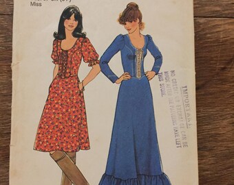 Vintage 70's - Simplicity 7327 Prairie Dress. Bust size 38"