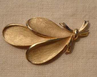 Brooch Trifari Crown with gold petals 1950