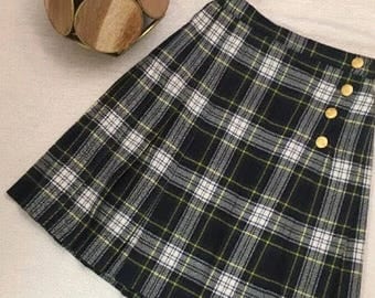 Vintage Valerie Stevens petites school girl style plaid pleated wrap skirt, size 2