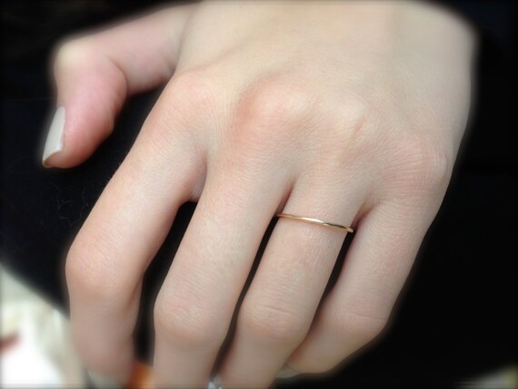 Dainty wedding band/ Simple wedding ring/ Thin Wedding Band/