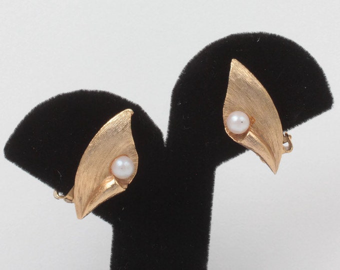 Calla Lily Earrings Pearl Accent Gold Tone Clip On Vintage
