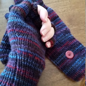 Buyer photo Laura, who reviewed this item with the Etsy app for Android.
