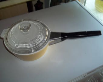 Yellow AKA Harvest Gold , Corning Ware, Buffet Server, 1 3/4 Quart with Lid B-1 3/4, and Handle