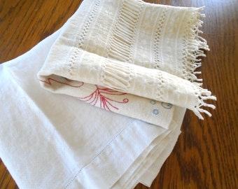 2 Vintage Dish Towels / White Damask Towel / Kitchen Towels / Hand towels / Embroidered Towels / Cotton Towels / Cream Colored / Cottage