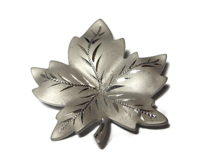 FREE SHIPPING Sterling Marvel maple leaf brooch, 1940s war years, exquisitely etched veins, sterling silver