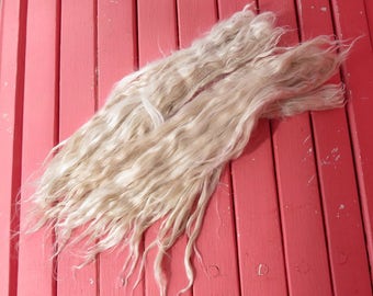 Long Suri Beige Suri Locks "Geronimo"