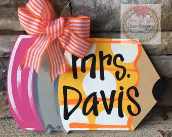 Teacher gift | teacher wreath | teacher appreciation gift | pencil door hanger | teacher classroom sign