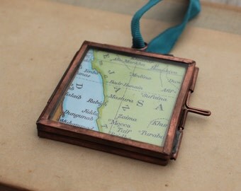 Personalised Hajj Umrah Gift - Vintage Mecca map with Hajj Mubarak in Arabic in hanging metal frame - Islamic Muslim gift