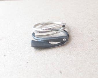 S08-Sterling silver and zircon simple ring.