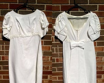 Gorgeous Retro Short Empire Waist Wedding Dress With Lace and Bow Detail M