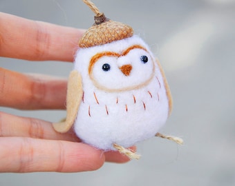 Needle felted owl ornament, Christmas owl ornament, barn owl ornament, white owl, owl miniature, owl figurine, needle felted barn owl