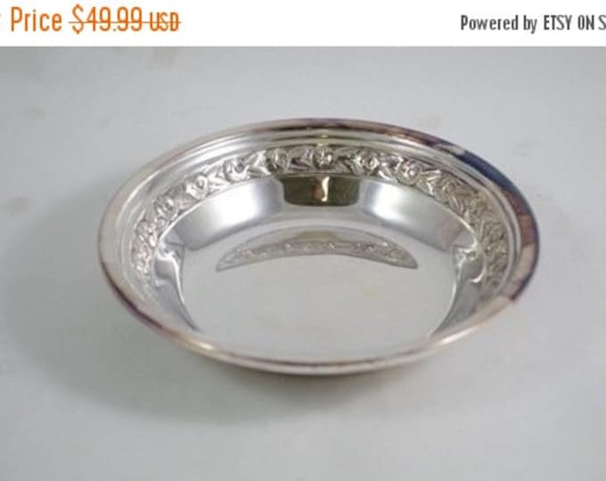 Storewide 25% Off SALE Vintage Reed & Barton Patterned Silver Plated Shallow Candy Dish Featuring Sleek Garland Interior Trim Finish