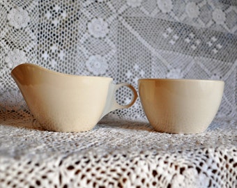 Vintage Windsor Melmac Cream & Sugar Set, Great Condition!!