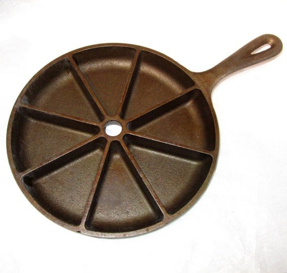 Vintage LODGE 9 Cast Iron CORNBREAD SKILLET D2 8CB