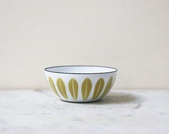 Cathrineholm 4" mustard on white lotus bowl