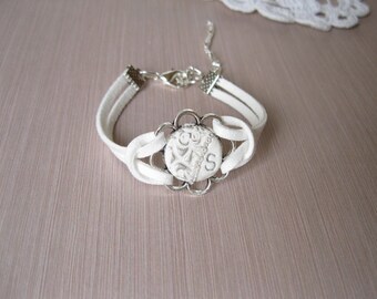 Wedding bracelet Initial bracelet Bridal bracelet Bridal party Gift-for-bride Personalize bracelet Personalized letter Monogrammed bracelet