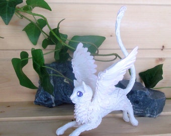 Cat rings holder White Cat Cat figurine Cat statuette Cat for rings Fantasy Cat Fantasy Animal Winged Cat with violet eyes Handmade Cat
