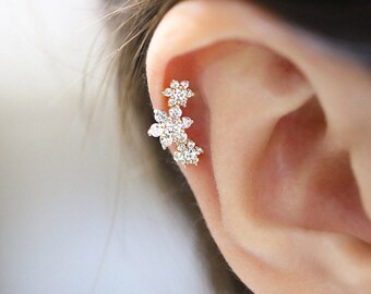14K Gold Flower Cartilage earring/Conch earring/piercing/Tragus Earring/Tragus Piercing/Cartilage piercing/Helix piercing/Earrings/Daith