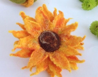 Felted brooch. Orange sunflower. Felt brooch.Wet felted brooch. Flower pin. Wool jewelry. Summer brooch. Mother's gift. Gift idea under 20