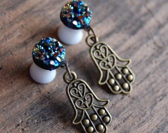 2g (6mm) Rainbow Faux Druzy Rough Crystal Plugs Gauges for stretched earlobes with Hand of Fatima Charms. Dangle Hamsa Charm Plugs