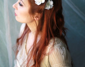 White flower hair clips, lace bridal hair pins, wedding clip set, floral bobby pins, shabby chic wedding, bridal flower pins, hair accessory