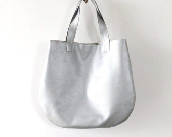 Silver leather tote, metallic tote bag, silver tote bag in vegan leather bag, hobo bag leather, round handbag, personalized bags, yoga tote
