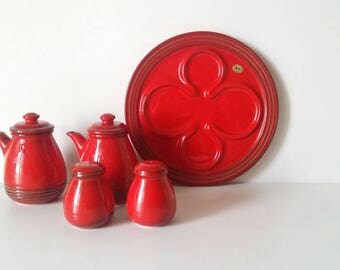 Oil and vinegar set, salt and pepper shakers, condiment set