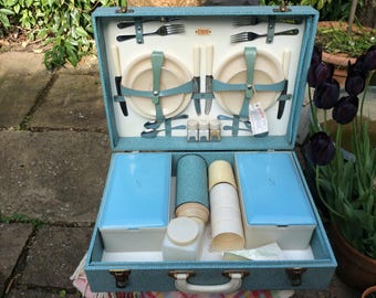 A Lovely Vintage Sirram 1950s Blue Hardcased Picnic Hamper for 4 People.