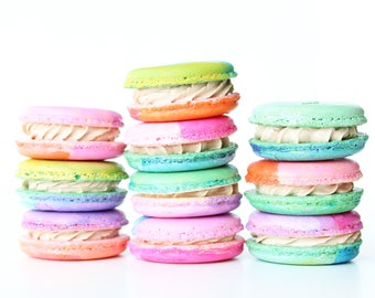 24 Macarons, French Macarons, Dessert Ideas, Gift Ideas, Pretty Macarons, Pretty Dessert, Sweet Treats, Party Favors, Macaroons, Cookies