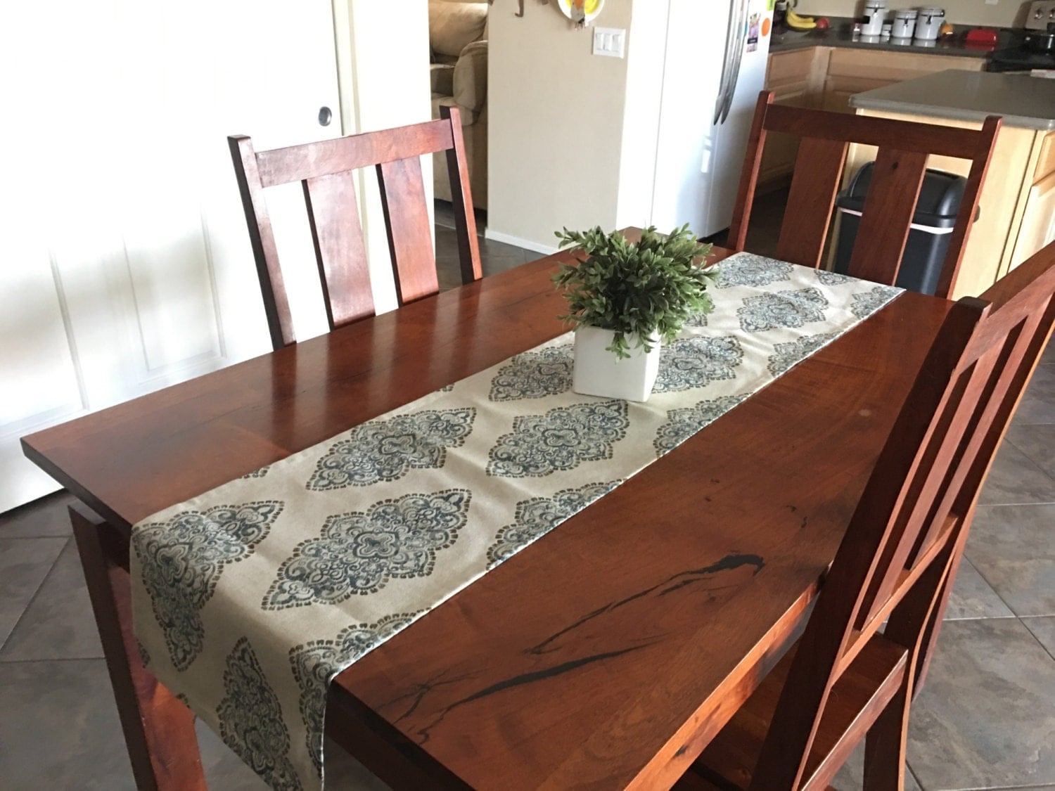 kitchen table runners manufacturers