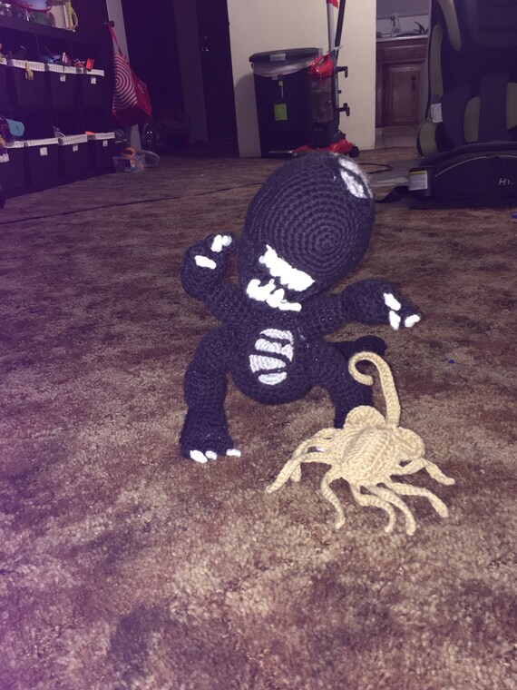 Crochet alien facehugger xenomorph alien vs pedator gift