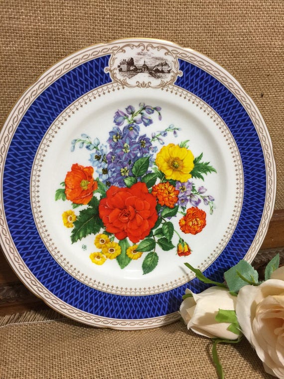 RHS 1983 Chelsea Flower Show Fine Bone China Plate by WEDGWOOD - Chelsea Pride - 9" Decorative Plate - Vintage English Cabinet Plate