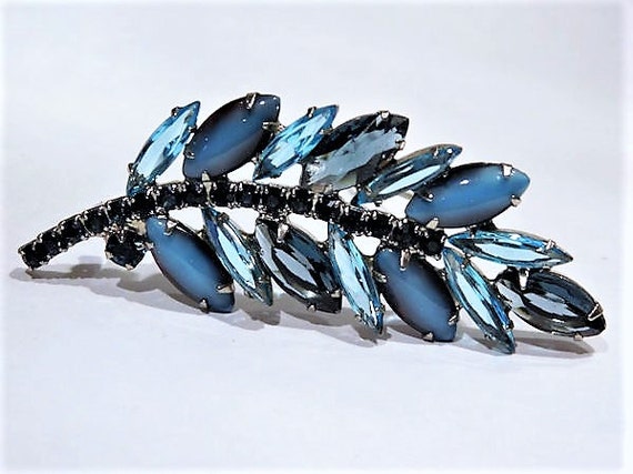 Rhinestone Brooch Sapphire Blue Moonstone Cats Eye Art Glass Mid Century 1960s Vintage Hollywood Wedding Juliana DeLizza Elster D & E Brooch