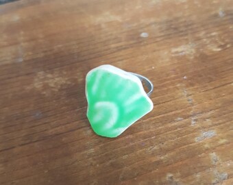 Broken china ring bright green adjustable ring
