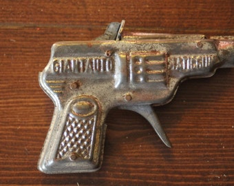1950s Vintage Gun Giant Repeater Small Tin Plate Cap Gun