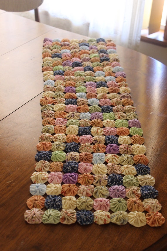 Items similar to Yo yo table runner on Etsy