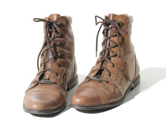 Vintage Maple Valley Brown Leather Ankle Boots / size 7.5