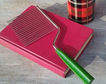 Green Bakelite Cake Cutter