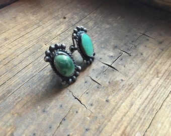 Vintage screw back green turquoise sterling silver Old Pawn earrings, 1940s Native American jewelry, turquoise jewelry, turquoise earrings