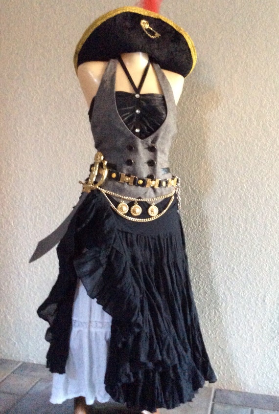 Women's Pirate Halloween Costume Including Jewelry 