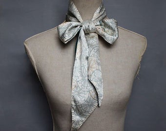 Silk skinny scarf/ white teal womens hand stitched neck tie/ Organic cotton batiste/ recycled vintage Kimono Silk. Écharpe en Soie/Coton Bio