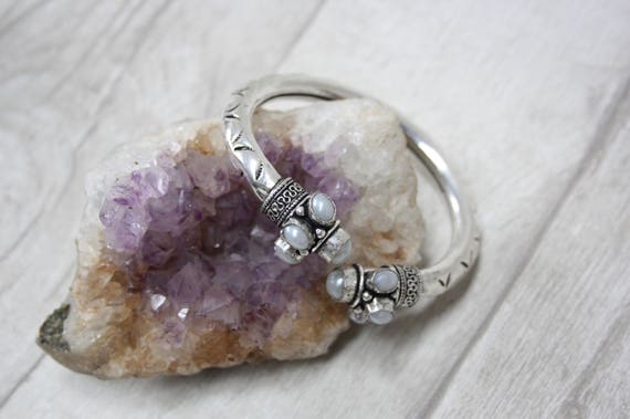 VINTAGE PEARL CUFF -Silver Bracelet- Healing Crystal Jewellery- Statement bracelet- Boho- Antique- Costume Jewelry- Bangle- Arm Cuff