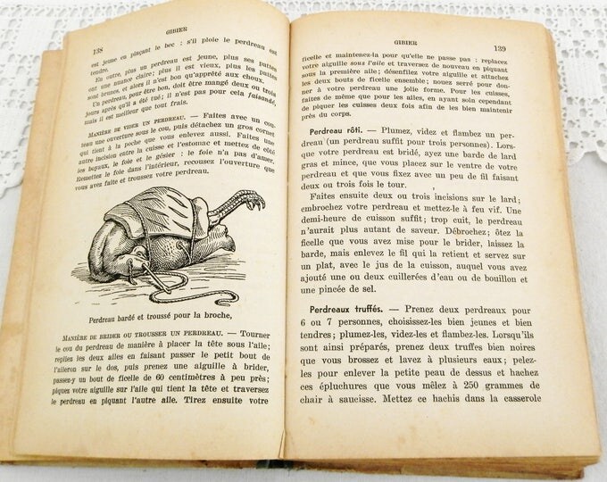 Antique French Cookbook from 1935 " Le Veritable Cuisine de Famille par Tante Marie" 1000 Recipes and 500 Menus, Written in French, France,